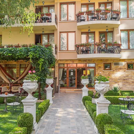 Хотел Golden Pearl 3*