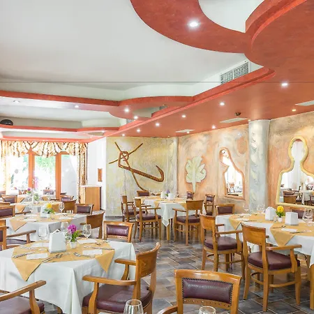 Хотел Golden Pearl