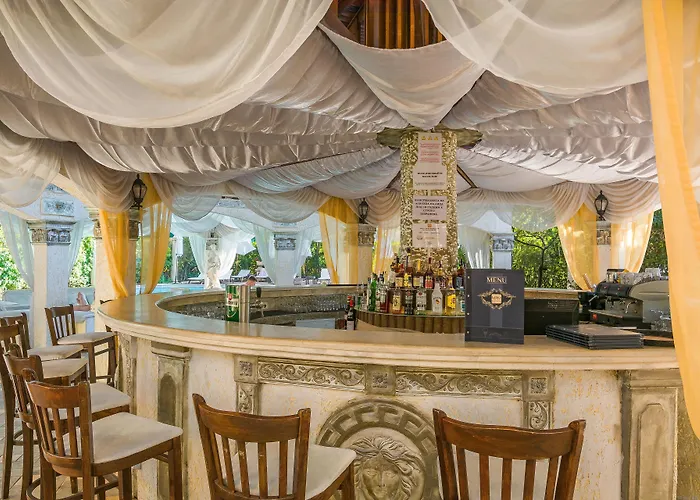 Golden Pearl מלון